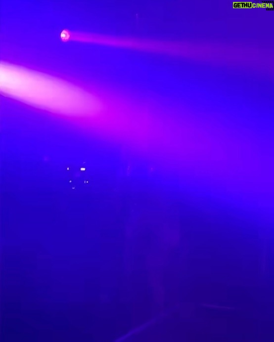 Sabrina Carpenter Instagram - i don’t singapore i sing amazing