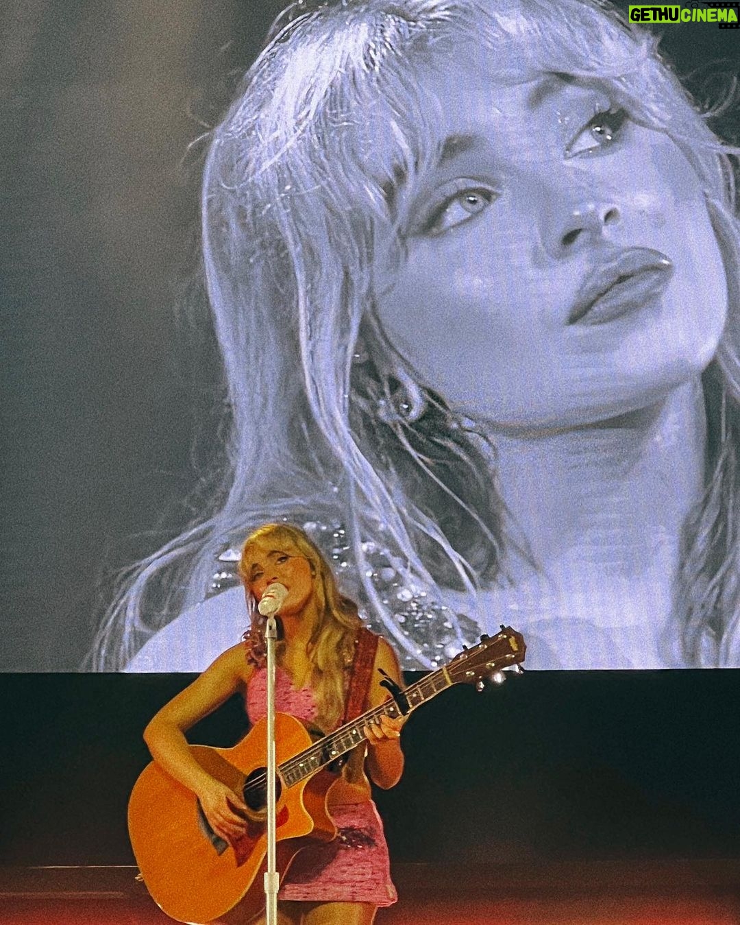 Sabrina Carpenter Instagram - i don’t singapore i sing amazing