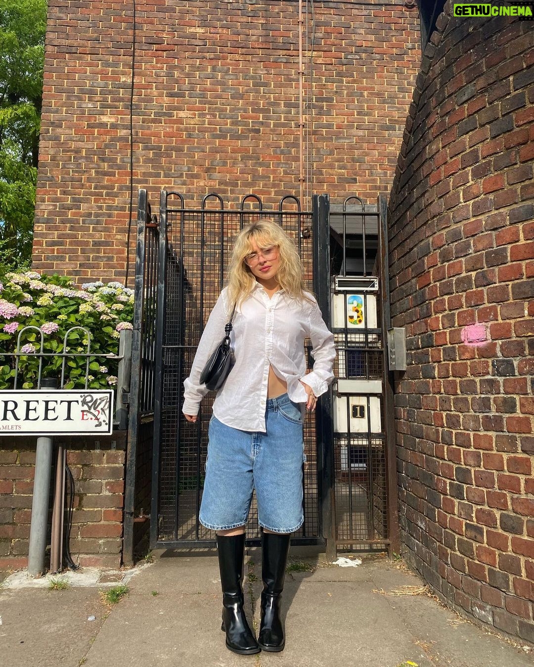 Sabrina Carpenter Instagram - london, birmingham, newport you guys are all soooo leng. ily u are making this the best tour ever 💌 London, United Kingdom