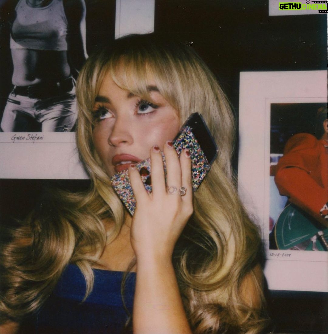 Sabrina Carpenter Instagram - i got my #GalaxyZFlip4 and i got all my girlsssss going hands free #TeamGalaxy #Ad