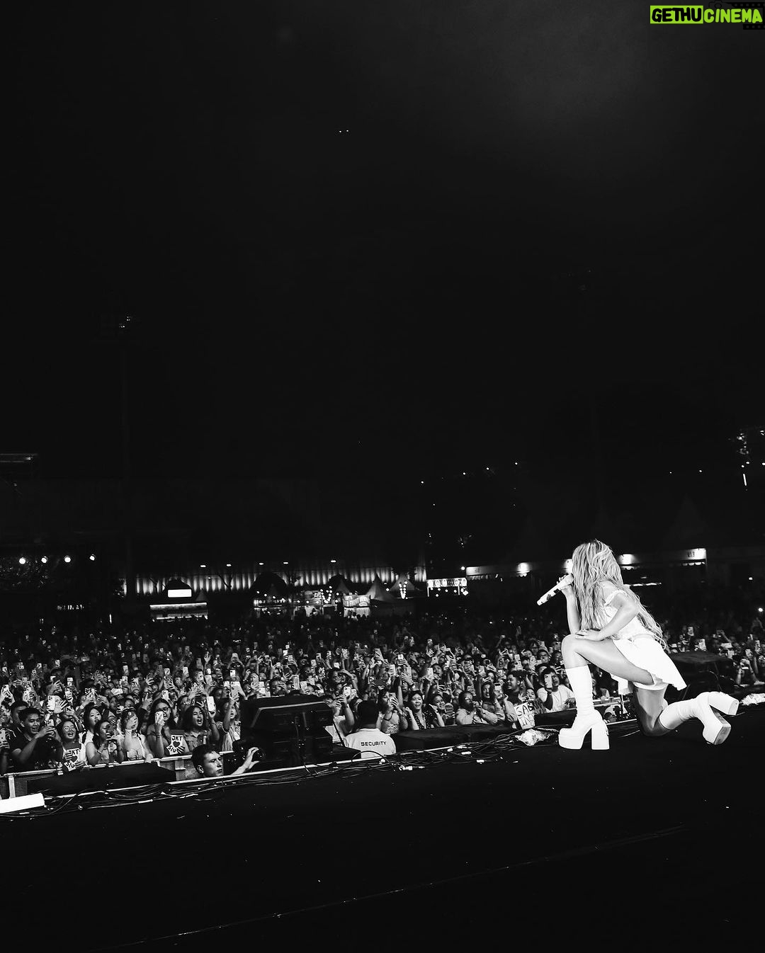 Sabrina Carpenter Instagram - terima kasih ♡ see u soon manila singapore + bangkok