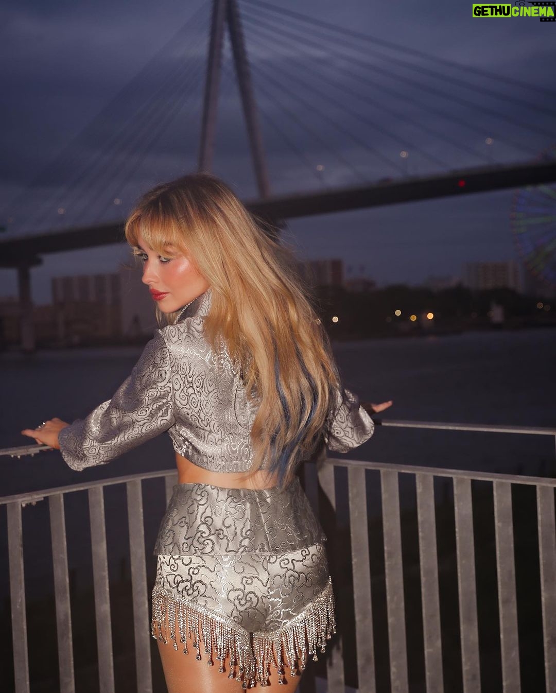 Sabrina Carpenter Instagram - tokyo/osaka ๐๐๐ arigato gozaimasu!!! ใใกใใใกใๅคงๅฅฝใ Japan