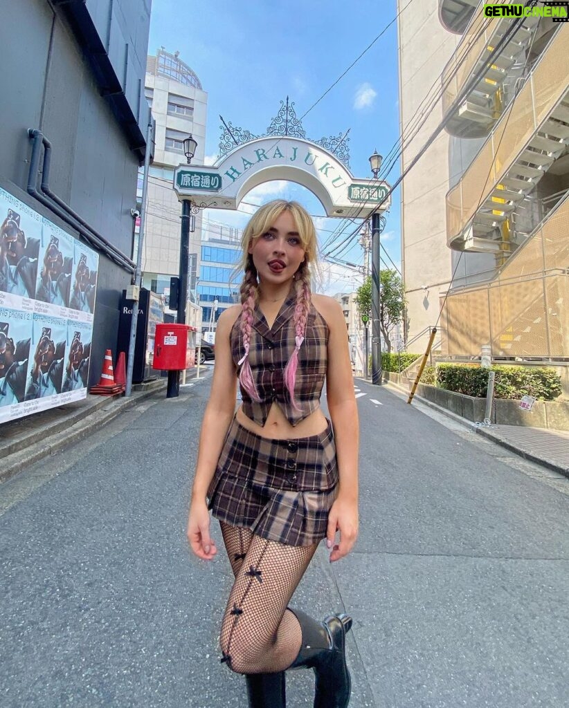 Sabrina Carpenter Instagram - tokyo/osaka 💌💌💌 arigato gozaimasu!!! めちゃめちゃ大好き Japan