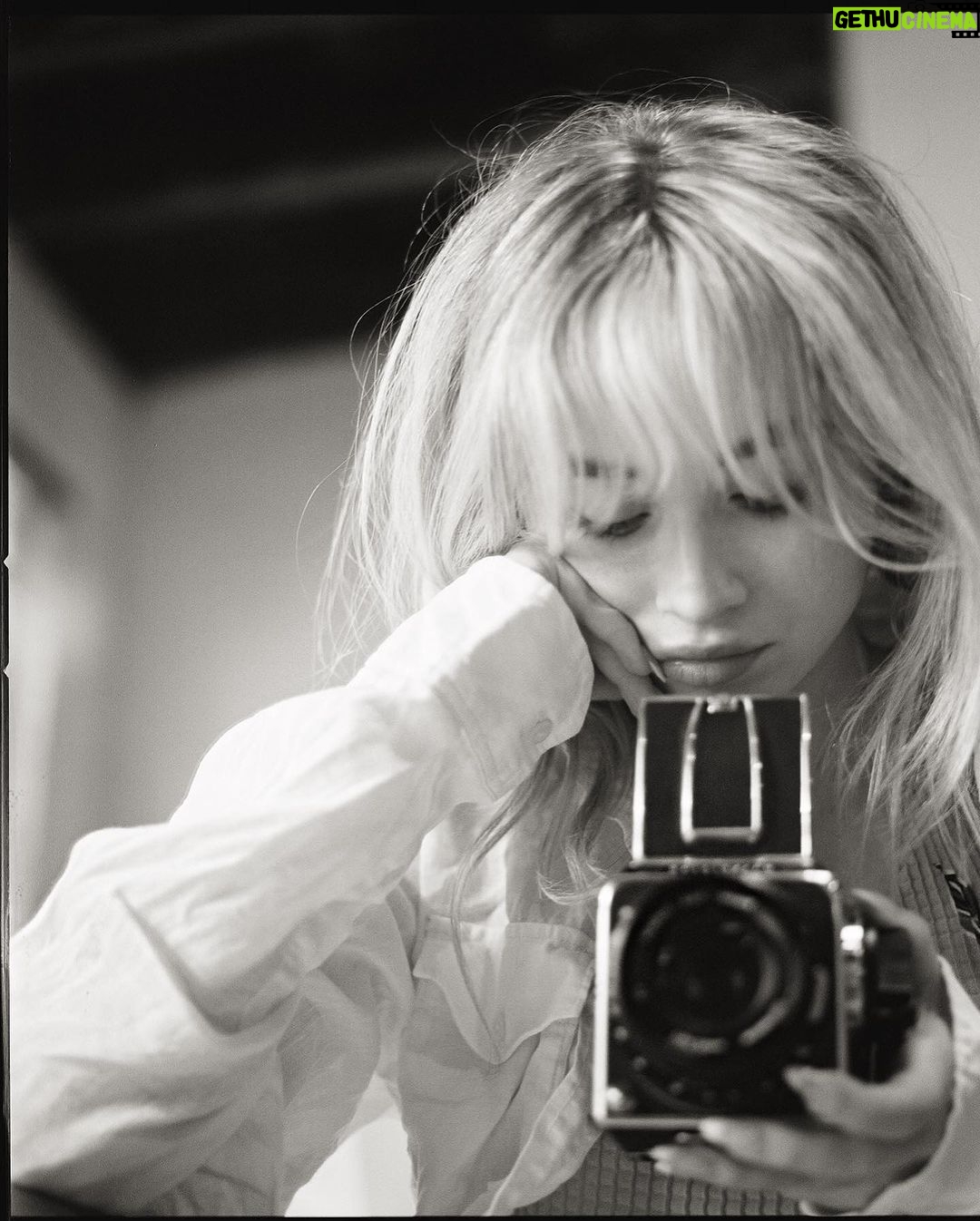 Sabrina Carpenter Instagram - my dear emails i canβt send turns 1 year old today :β) will never be able to put into words what this project has meant to me and how much life has blossomed because of it. thank you for listening ππ
