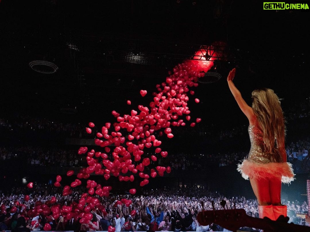 Sabrina Carpenter Instagram - ily guys more than anything 2 shows left in the US <3