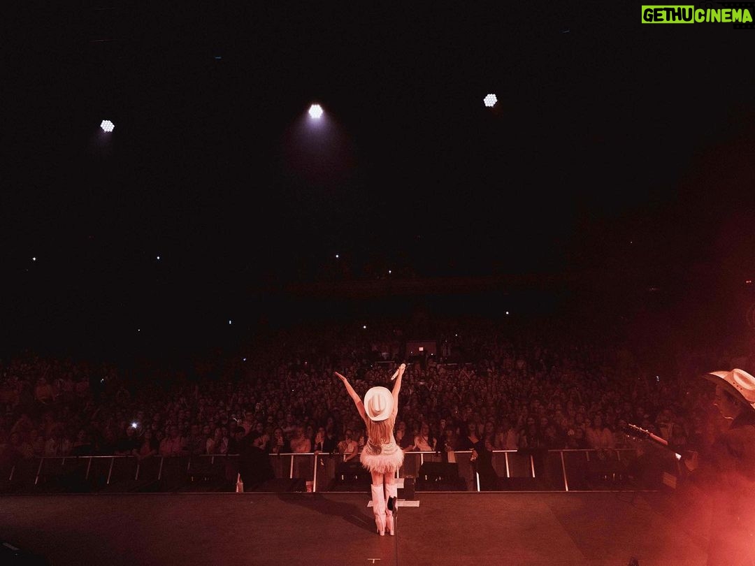 Sabrina Carpenter Instagram - ily guys more than anything 2 shows left in the US <3