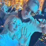 Sabrina Carpenter Instagram - i got my #GalaxyZFlip4 and i got all my girlsssss going hands free #TeamGalaxy #Ad