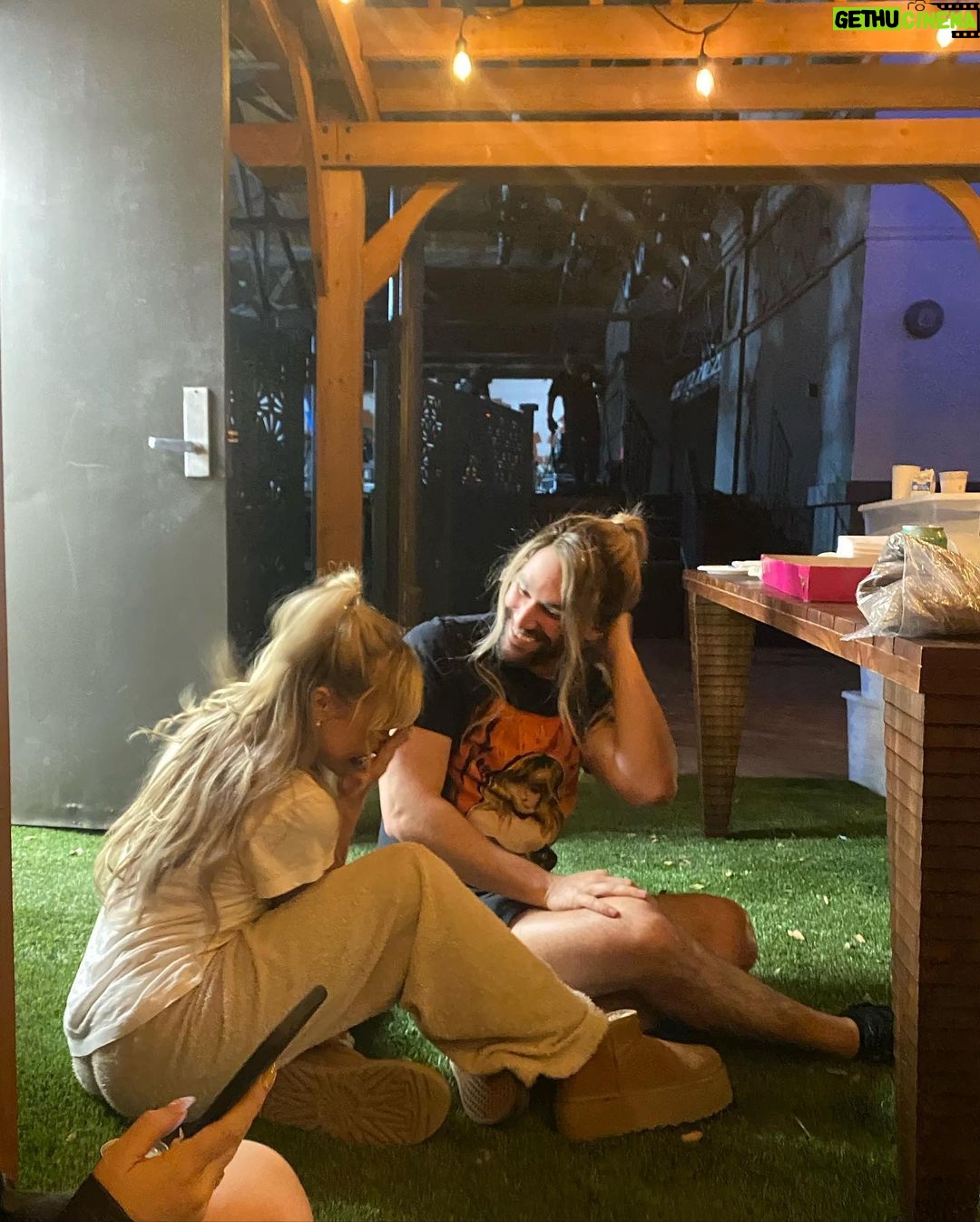 Sabrina Carpenter Instagram - I love karaoke