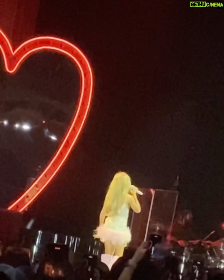 Sabrina Carpenter Instagram - ft lauderdale u were a perfect first show ughhhhhh i love u ! happy emails i can’t send fwd: day💌 see u tonight St. Petersburg plz drink water and wear green i am Irish