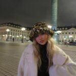 Sabrina Carpenter Instagram – je pense que vous souffrez d’un manque de vitamine moi SO/ Paris