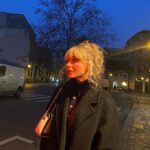 Sabrina Carpenter Instagram – je pense que vous souffrez d’un manque de vitamine moi SO/ Paris