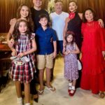 Sabrina Sato Instagram - Vamos celebrar o nascimento de Jesus. É tempo de alegria, amor e esperança, renovando o significado da fé. Muito agradecida por estes momentos tão especiais em família. Feliz Natal à todos. ♥️