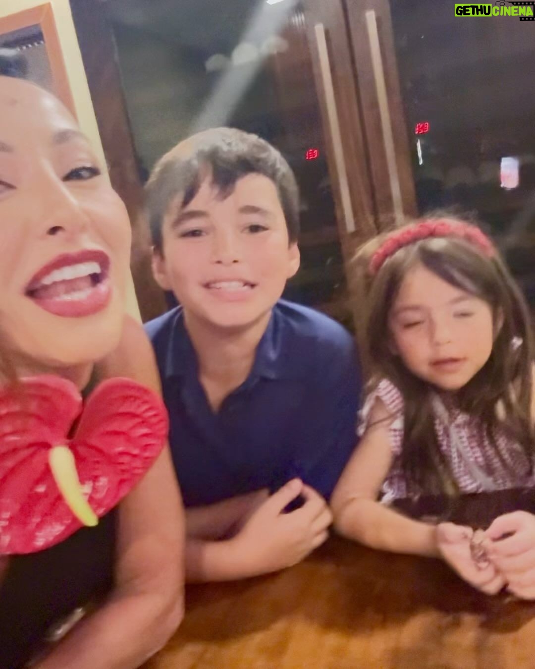 Sabrina Sato Instagram - Vamos celebrar o nascimento de Jesus. É tempo de alegria, amor e esperança, renovando o significado da fé. Muito agradecida por estes momentos tão especiais em família. Feliz Natal à todos. ♥️