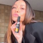 Sabrina Sato Instagram - #GRWM com muito efeito glossy ✨ Verão combina com brilho! Seja no look, na make ou nos cabelos! E @tresemmebr deixa meus cabelos com 7x mais brilho e o Efeito Gloss da linha Brilho Lamelar! É o brilho na intensidade máxima!!! 🖤 #TRESemméBrilhoLamelar #GlossUpTRES