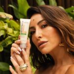 Sabrina Sato Instagram - Tá curtindo muito o verão? Mas tá curtindo protegido? 🤔☀️ @neostratabr Eu amo o verão, mas nessa época do ano o cuidado com a pele é redobrado. Protetor solar é item essencial! Eu uso NEOSTRATA®️ MINESOL®️, que tem fator de proteção 70 e ação antissinais pró colágeno*, devido a presença de neoglucosamina, tecnologia exclusiva de NEOSTRATA®️. #protetorsolarprócolageno #publi *Por uso contínuo do protetor solar