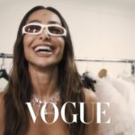 Sabrina Sato Instagram - Qual foi o look mais icônico que @SabrinaSato vestiu no #BailedaVogue? Ela acredita que vai se superar na edição de 2024, mesmo depois de ter se fantasiado de pantera cor–de-rosa, usado um vestido ultracolorido do japonês @tomokoizumi e uma produção coberta de flores da artista venezuelana @vic.toriaruiz. Neste ano, a apresentadora conta que irá celebrar seu aniversário na nossa festa de gala e diz que sua paixão pelo #Carnaval vem da infância. Por aqui, já estamos na contagem regressiva para o #BailedaVogue2024, que acontece no dia 3/02, no @belmondcopacabanapalace. Vídeo: @callaloostudio Coordenação digital: @paulamello_ e @thiagobaltazar