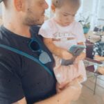 Sabrina Sato Instagram - Hoje é aniversário de um grande amigo irmão. A nossa amizade é à prova do tempo, do espaço, dos acontecimentos, dos imprevistos e dos perrengues infinitos. O @henriquem85 estava presente nas 30 horas de trabalho de parto animando a maternidade e em muitos outros momentos importantes da minha vida, mesmo tendo uma agenda louca e trabalhando feito um doido. Henrique tem o poder de ler a minha mente e adivinhar o que estou sentindo só de me olhar. Ele consegue entrar na minha mente e me ajudar a organizar (ou bagunçar mais kkkk) minhas ideias com seus questionamentos infinitos. Viva esse grande artista que admiro muito. Viva esse irmão que a vida me deu há quase 20 anos. Tenho muito orgulho de vc e to aqui torcendo sempre pela sua felicidade. Te amo! Rezando aqui pra sua obra acabar logo. ❤️