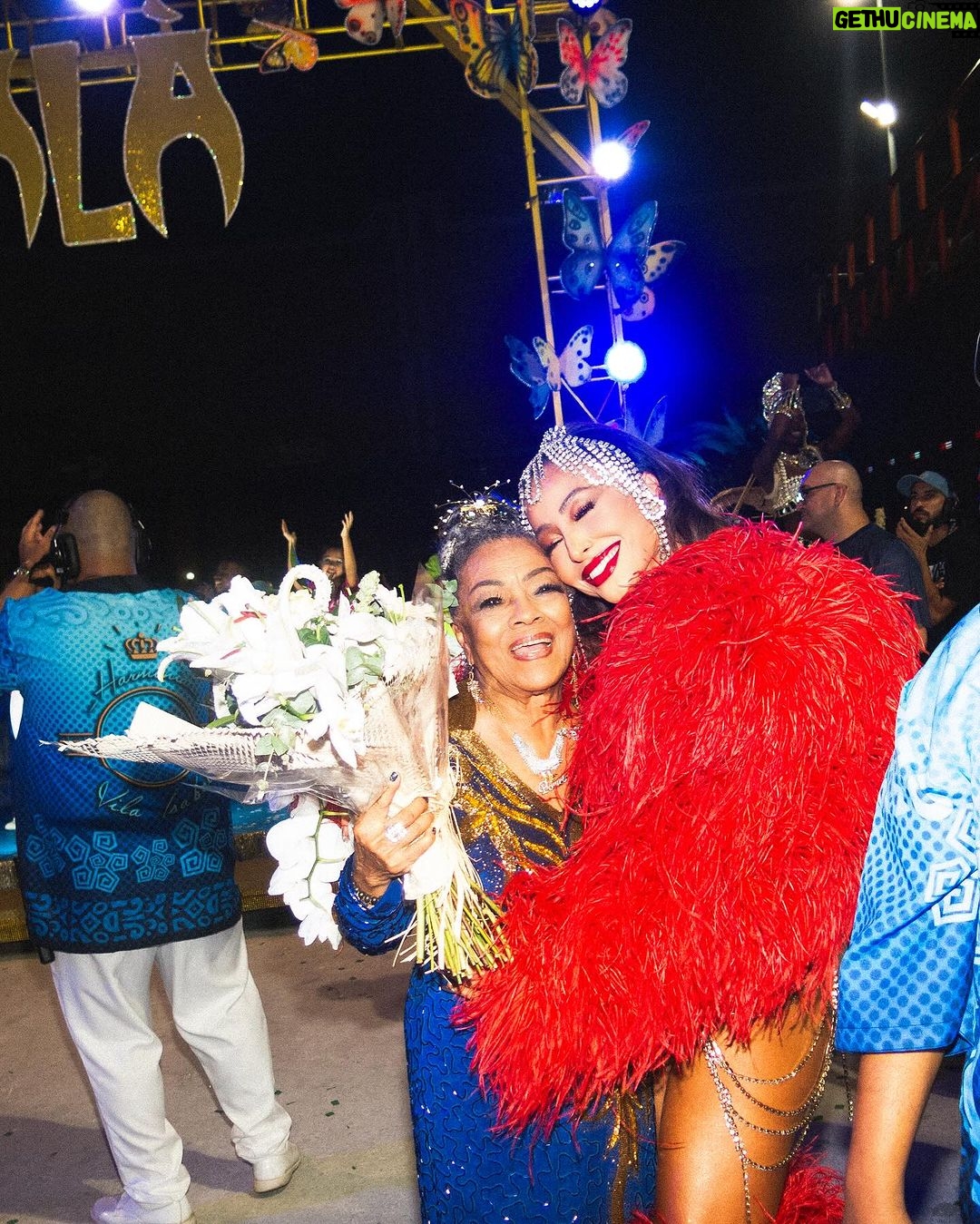 Sabrina Sato Instagram - A Mamãe Noel da nossa @unidosdevilaisabel! 🎄🩵 #CarnavalDaSabrina