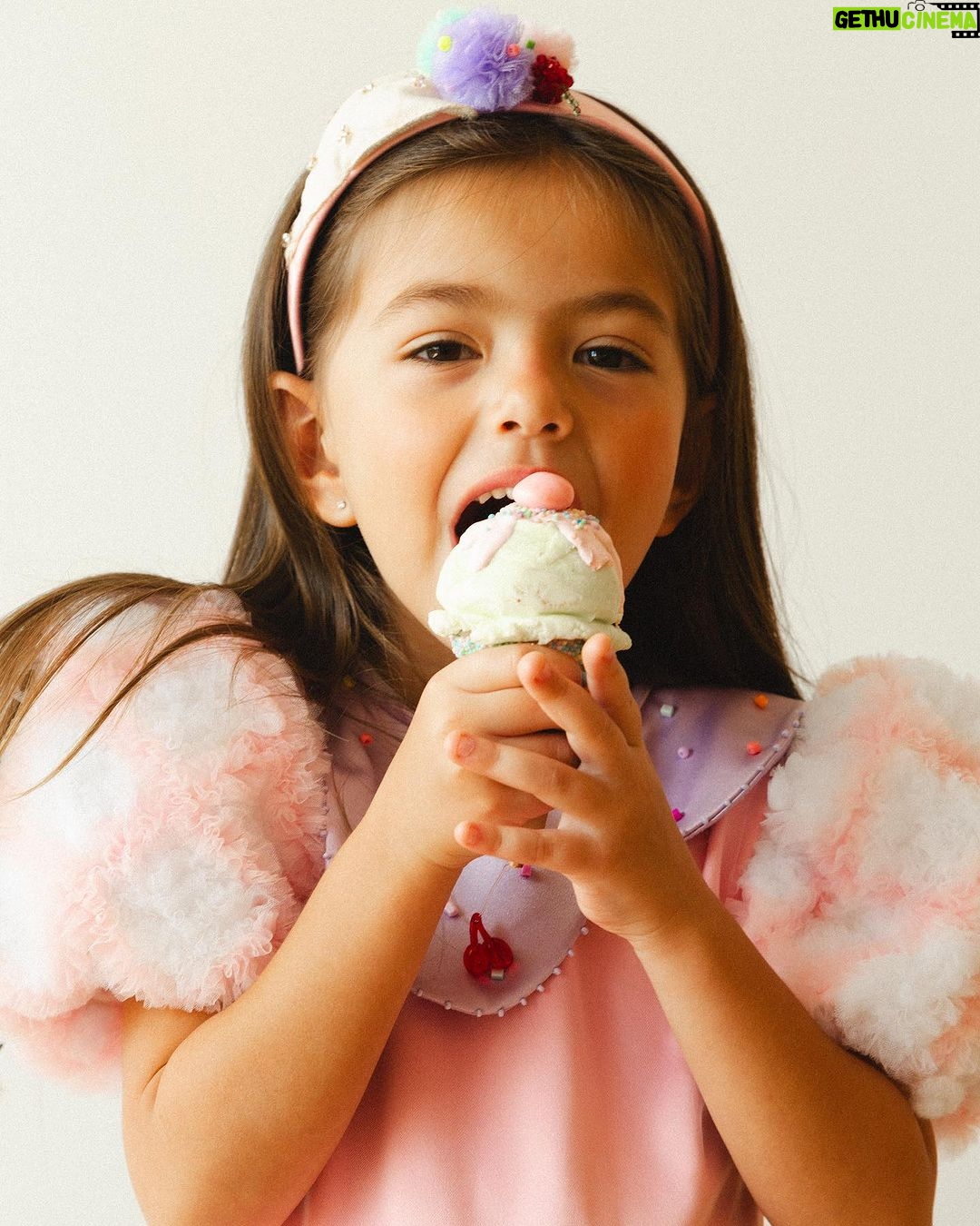 Sabrina Sato - 252.8K Likes - Viva o amor da minha vida!
Filha, mamãe te amo muito!!! 💕🍦
#Zoe5Anos