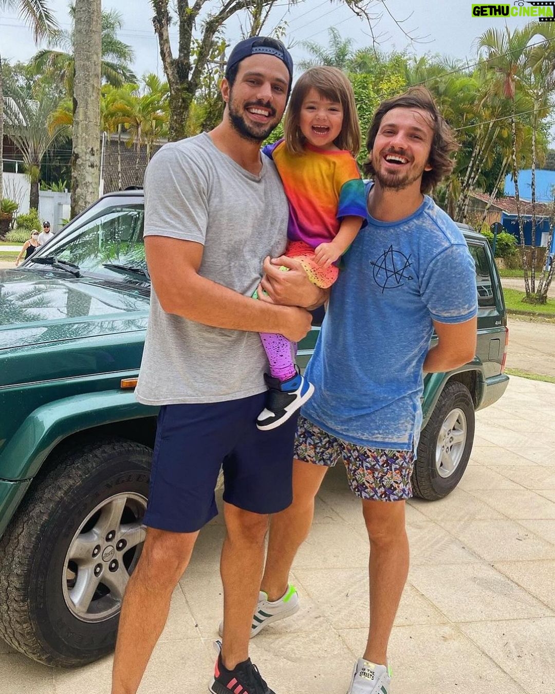 Sabrina Sato - 228.4K Likes - E hoje é dia do meu amigo irmao @lucasscecilio
E eu só posso agradecer a Deus de ter ele na minha vida e pedir pra proteger muito esse menino que tem um grande coração e é um pouquinho atrapalhado. Sou muito feliz de ter um cara tão lindo de verdade do meu lado. Te amo pra sempre Lu ♥️❤️