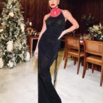 Sabrina Sato Instagram - Vamos celebrar o nascimento de Jesus. É tempo de alegria, amor e esperança, renovando o significado da fé. Muito agradecida por estes momentos tão especiais em família. Feliz Natal à todos. ♥️