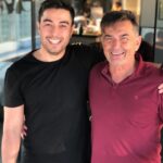 Sabrina Sato Instagram - Dia 12 de novembro é uma data muito especial na minha vida pq foi quando ganhei o meu irmão. Meu irmão caçula (apesar da pouca diferença de idade) cuidava dele na infância como um filho, levava ele até no colo na perua da escola. E nós sempre fomos grudados. Cuido dele e ele de mim, e é assim desde criança e vai ser assim pra sempre. O karin se preocupa com a família toda, quer o bem de todos... E como bom escorpião, defende quem ama pra sempre, pq ama demais, se entrega pq é intenso e é forte pq é de verdade. Meu irmão, te admiro tanto e te amo pra sempre. O Arthurzinho tem sorte de ter este grande pai com ele pra ama-lo, protege-lo e ensina-lo. Um grande exemplo de ser humano, de irmao, pai, filho! Te amamos muito, tio Karin! Pra sempre! Feliz aniversario. 🥰❤️👏🏽😍😘