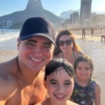 Sabrina Sato Instagram - Fefe, hoje vc completa uma década de vida! 10 anos que vc transformou a vida da nossa família pra sempre. E não foi apenas por ser o primeiro e tão esperado neto, sobrinho e filho, mas pq vc já chegou arrancando sorrisos, unindo ainda mais a família e preenchendo de amor com sua alegria, luz e energia (e como tem energia, viu! hehehe). Tenho muito orgulho do menino do bem que vc é. Da sua generosidade, do seu carinho, cuidado e paciência com a Zozo, Manu e seus amigos. Vc é um menino especial e quero que saiba que a tia vai estar sempre aqui por vc, pra hora que precisar. Te amo como um filho! Comemore, brinque e sonhe muito meu sobrinho tão amado. 😍😘