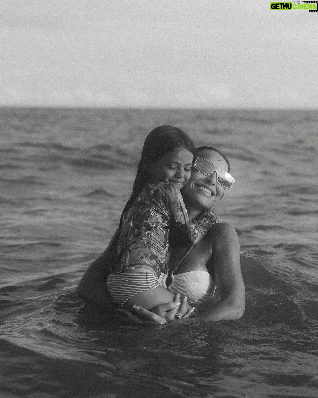 Sabrina Sato Instagram - Primeiro mergulho do ano com o amor da minha vida ♥️ Campo Bahia Hotel Villas Spa