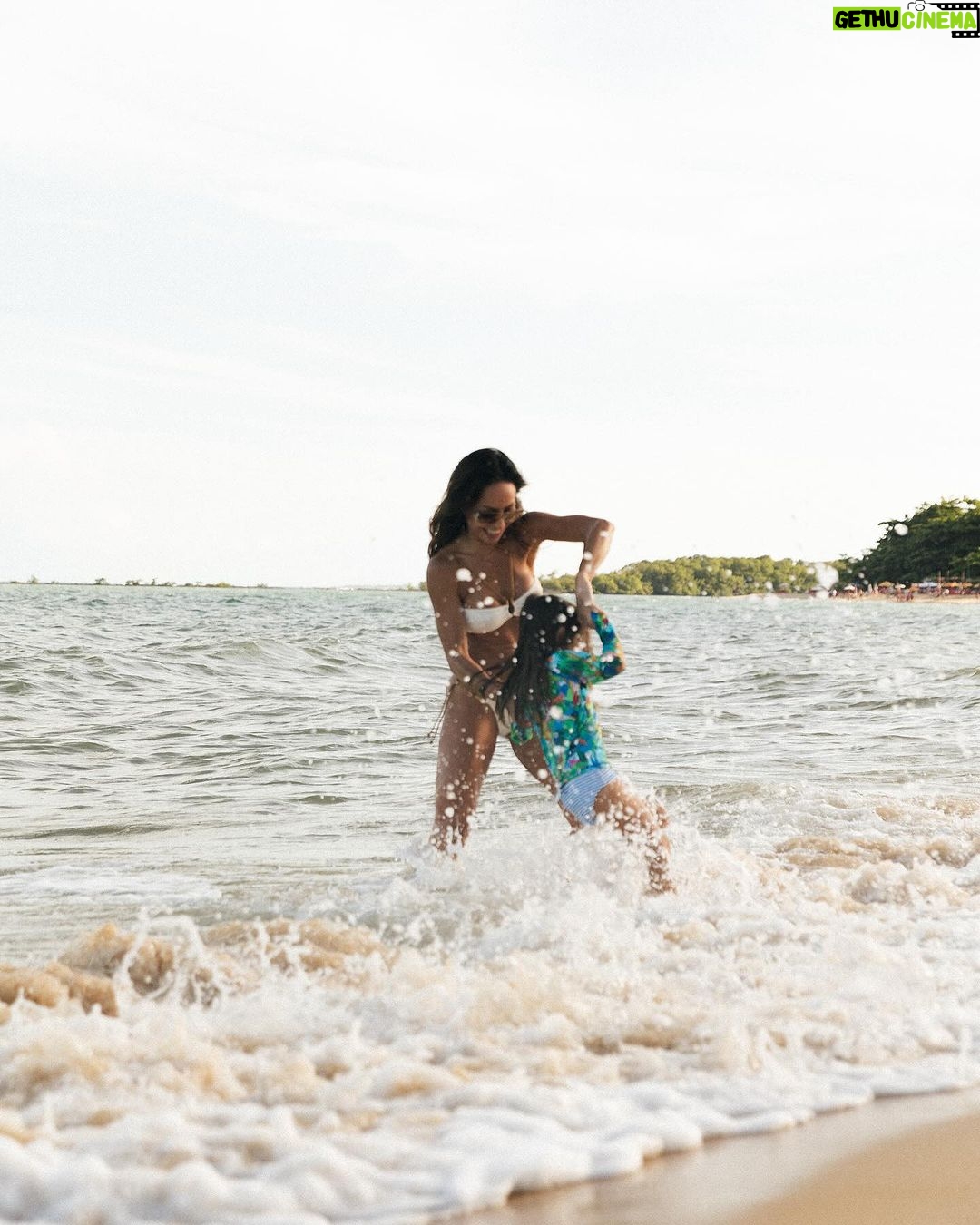 Sabrina Sato Instagram - Primeiro mergulho do ano com o amor da minha vida ♥️ Campo Bahia Hotel Villas Spa