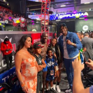 Sadibou Sy Instagram - Pleasure having @dwighthoward and family watching my fight
Not often I feel short 🤣