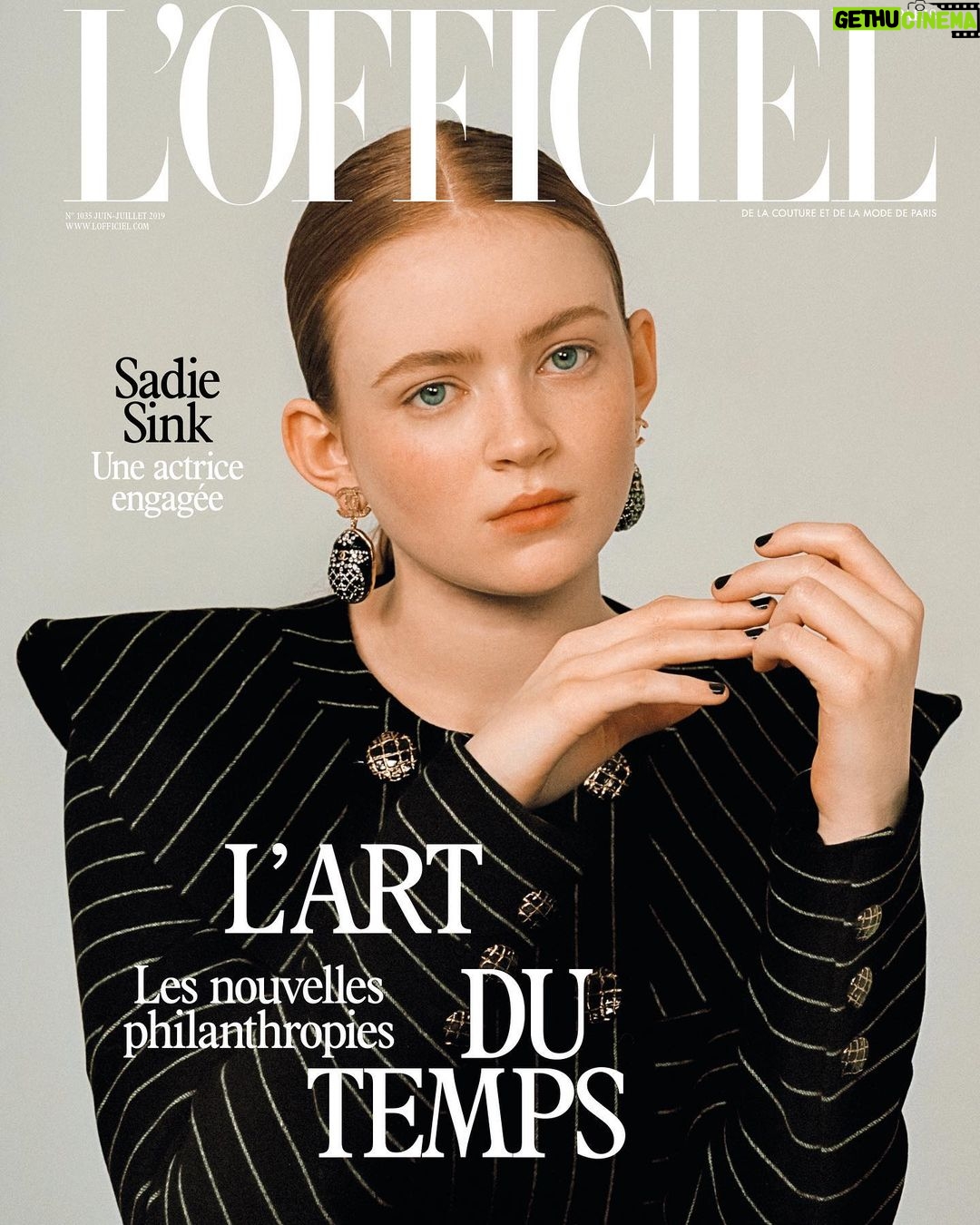 Sadie Sink - 2.5 Million Likes - Merci beaucoup @lofficielparis ❤️
Photos by my favorite @katiemccurdy_
Styling by @jenjalouse 💕
#lofficiel #lofficielparis #CHANELMetiersdArt