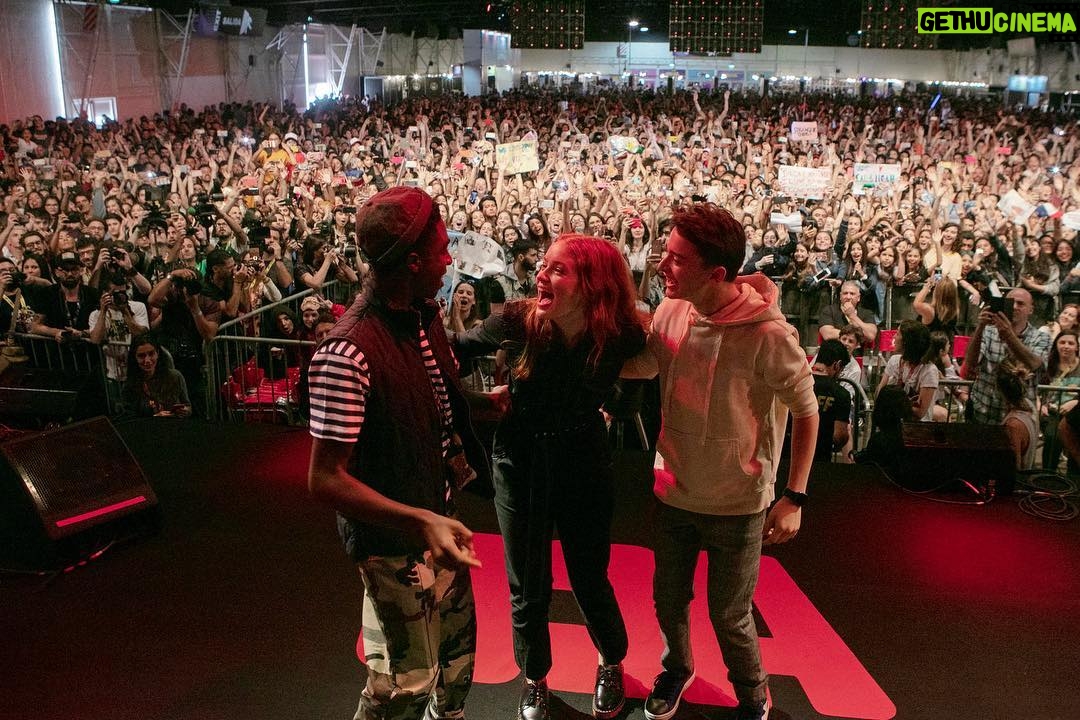 Sadie Sink Instagram - Argentina and Brazil you are incredible, beautiful and LOUD! Thank you for the love and support! 🇦🇷🇧🇷 @netflixbrasil @netflixlat #netflixencomiccon #argcomiccon #ccxpnanetflix