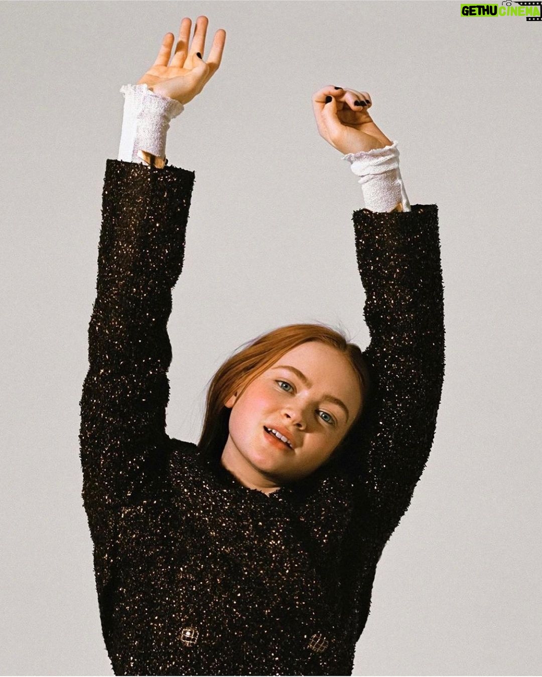 Sadie Sink - 2.5 Million Likes - Merci beaucoup @lofficielparis ❤️
Photos by my favorite @katiemccurdy_
Styling by @jenjalouse 💕
#lofficiel #lofficielparis #CHANELMetiersdArt