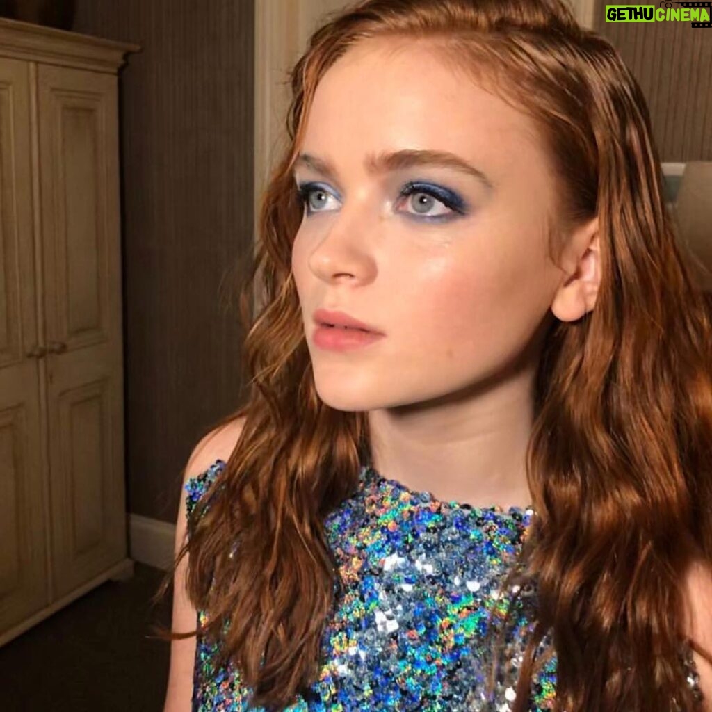 Sadie Sink Instagram - Metiers d’Art💙 Thank you Chanel for a wonderful night and a beautiful show! #CHANELinNYC #CHANELmetiersdArt