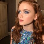 Sadie Sink Instagram - Metiers d’Art💙 Thank you Chanel for a wonderful night and a beautiful show! #CHANELinNYC #CHANELmetiersdArt