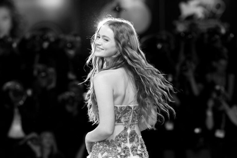Sadie Sink Instagram - Last night’s premiere of The Whale at #VeniceFilmFestival 🖤