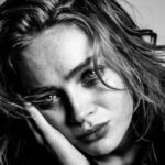Sadie Sink Instagram - What happens when @damon_baker lends you his wardrobe and eyeliner for an afternoon ^^ Thank you for capturing honest moments, and thank you for being the most beautiful friend 🖤Stay paranoid 🤪