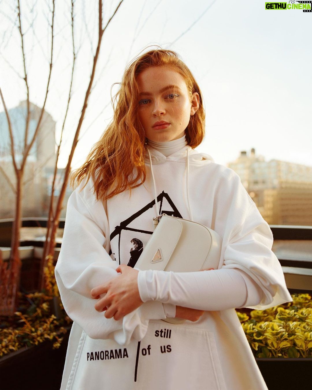 Sadie Sink - 2.6 Million Likes - RAF x Mrs. Prada 🤍
#prada #PradaSS21