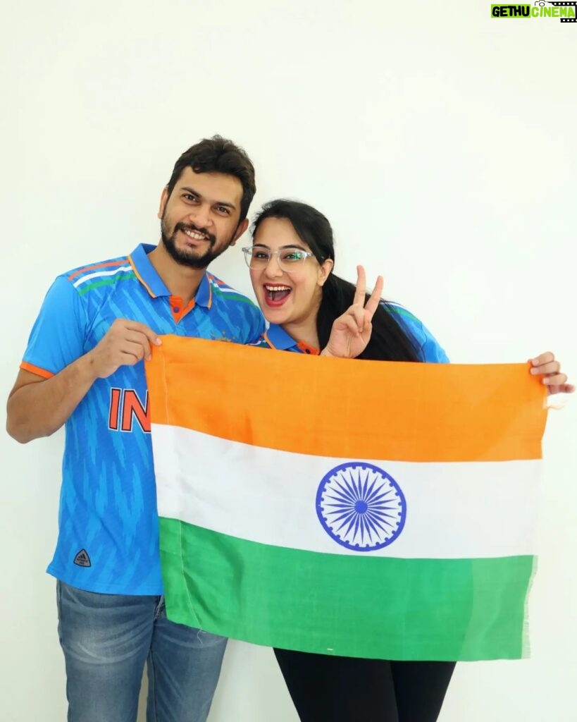 Sai Lokur Instagram - Mumma Daddy and Junior all set to cheer India... Chak de! You have all our support and best wishes. Bleed blue and get that trophy back home 💙 #india #indiaworldcup #worldcupfinal #worldcupfinal2023 #worldcupfever #indiancricketteam #bcci #indiancricket #indvsaus #cricketworldcup #cheerforindia #bleedblue #lehrado #chakdeindia #win