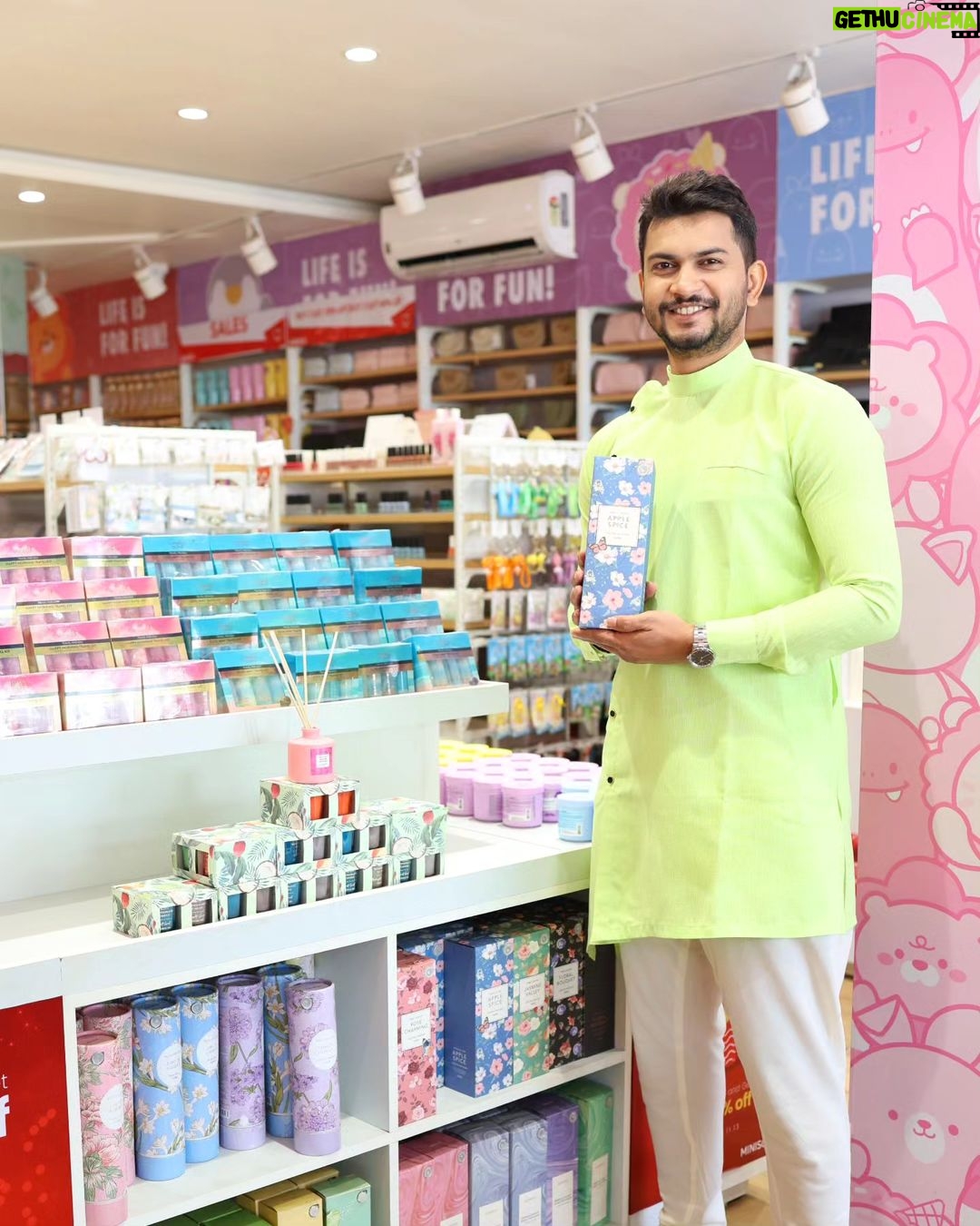 Sai Lokur Instagram - Husband suprises me with Miniso❤️ They have amazing diwali offers going on which you cant miss. You can choose from different fragrances, scented candles, diffusers, perfumes, car freshners and a lot more. Go check out thier store and have a happy and fun filled Diwali this year. Address - Shukrawar Peth Rd, opposite Millenium Garden- Party Lawns, near BSC Mall, Tilakwadi, Belagavi, Karnataka 590006 Phone: 090361 75108 #MinisoDiwaliVibe #diwaligifts #diwaligifting #diwalihampers #vlogger #influenceralert #shoppingday #husband #goodboy #goodvibesonly #miniso #surprise