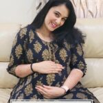 Sai Lokur Instagram - Talking to your baby in the womb has numerous benefits. Your baby can hear you right from when it is 20 weeks old. Though they don't really understand much, but they do recognize your voice and this helps the baby connect with you as soon as it's born. Miraculous but true. Do you talk to your baby? Reply in comments below. [Baby in womb, fetus, pregnancy diaries, pregnancy tips, healthy baby, pregnant, mom to be, benefits] #babyinwomb #pregnancyreels #jabwemet #kareenakapoor #geet #bollywood #dialogue #momtobe #pregnancytips #pregnancyjournal #pregnancyjourney #talkingtobaby #fetus #babyonboard #comingsoon