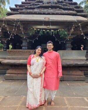 Sai Lokur Instagram - All decked up for Durga Pooja 😇

#durga #durgapooja #ambemaa #jaimatadi #maataji #navratri #maadurga #aigirinandini #trendingreels #trendingsongs #navratrireels #bengaligirl #bengalisaree #durgapuja #bhavani #aai #mahalakshmi #bengalicouple #husbandandwife #couplegoals