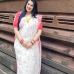 Sai Lokur Instagram – All decked up for Durga Pooja 😇

#durga #durgapooja #ambemaa #jaimatadi #maataji #navratri #maadurga #aigirinandini #trendingreels #trendingsongs #navratrireels #bengaligirl #bengalisaree #durgapuja #bhavani #aai #mahalakshmi #trendingaudio