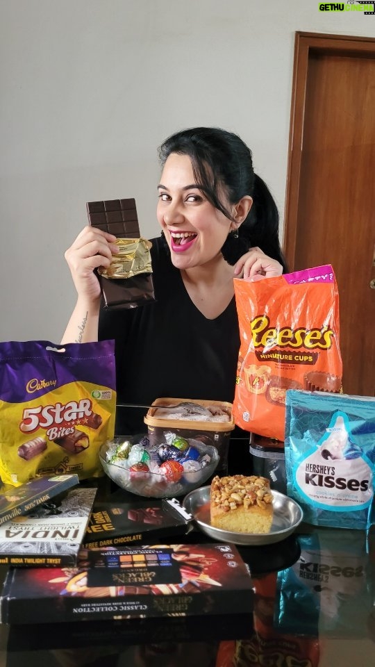 Sai Lokur Instagram - Everyone says avoid eating sugar during pregnancy. And this is what me and my baby do 🤣 #funnyreels #baby #babyreels #pregnancyreels #pregnancy #pregnancydiet #babyvideos #trending #sweets #babydance #babygirl #babyboy #momtobereels #momtobe #pregnancyjourney