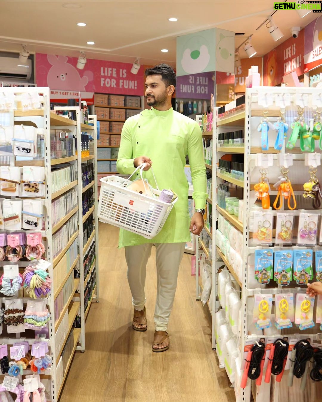Sai Lokur Instagram - Husband suprises me with Miniso❤️ They have amazing diwali offers going on which you cant miss. You can choose from different fragrances, scented candles, diffusers, perfumes, car freshners and a lot more. Go check out thier store and have a happy and fun filled Diwali this year. Address - Shukrawar Peth Rd, opposite Millenium Garden- Party Lawns, near BSC Mall, Tilakwadi, Belagavi, Karnataka 590006 Phone: 090361 75108 #MinisoDiwaliVibe #diwaligifts #diwaligifting #diwalihampers #vlogger #influenceralert #shoppingday #husband #goodboy #goodvibesonly #miniso #surprise