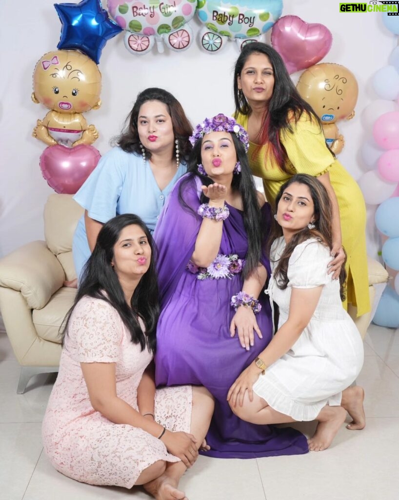 Sai Lokur Instagram - My Fairy-tale Baby Shower 🤰 I truly feel like a princess ❤️ And my dear friends made it so special for me... #grateful Gown - @momswardrobe2020 Jewelry - @mrugasart #babyshowerwithfriends #maternityphotoshoot #babyshowerphotoshoot #babyshower #babyshowerlook #babyshoweroutfit #babyshowergown #maternitygown #floraljewellery #babyshowerjewellery #babyshowergown #maternityphotoshootideas #princessdiaries #fairytale #purple #ombre #photoshootgowns