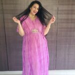 Sai Lokur Instagram – When your pregnancy glow is on point!

Flaunting this gorgeous kaftan from @momswardrobe2020

[Pregnant, pregnancy, pregnant woman, mom to be, maternity, maternity wear, pregnancydiary]

#pregnancyreels #pregnant #reelsindia #trendingreels #momtobereels #momtobe #pregnancyjournal #pregnanyjourney