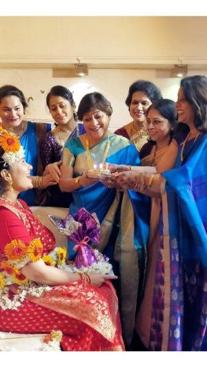 Sai Lokur Instagram - My Dohal Jewan done by my favorite people in the world!
Blessed to have them in my life ❤️
This is Pampering to next level!
Lucky mommy to be🥰

Ps- I opened jalebi again. 
Am I really having a girl? 😄🤭

[Baby Shower, Dohal jevan, Mom to be, Pampering, Baby on board, Maternity shoot, Baby Shower outfit]

#godhbharai #dohaljevan  #godhbharaiceremony #godhbharaisongs #babyshowersongs #trendingreels #viral #babyshowervideos #babyonboard 
#babyshower #babyshowerreels #momdad #genderreveal #boyorgirl #momreels #momtobe #pregnancyreels #trendingreels #function #indiantraditions #rituals #indianceremony
