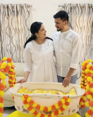 Sai Lokur Instagram - Happy and proud new parents😇❤️🧿

#babyroy #namingceremony #babygirl #princess #angel #babynamingceremony #babynames