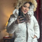 Sakshi Agarwal Instagram - Those happy moments🎄🎄 #darjeeling #holidays #sakshiagarwal #winterwear Darjeeling